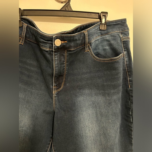 Maurice’s dark wash mid rise jeggings size 22w - Picture 2 of 5